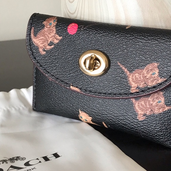 Coach Cat Playing With Yarn Leather Turnlock Card Case NWT - Picture 5 of 16